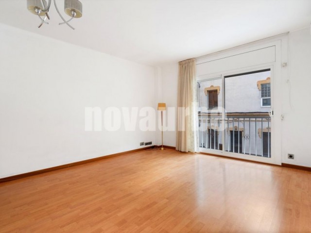 84 sqm flat for sale in Horta, Barcelona