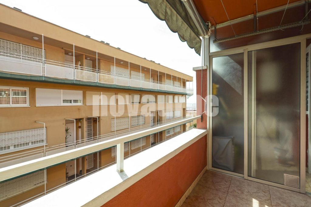 106 sqm duplex with terrace for sale in El Guinardo, Barcelona