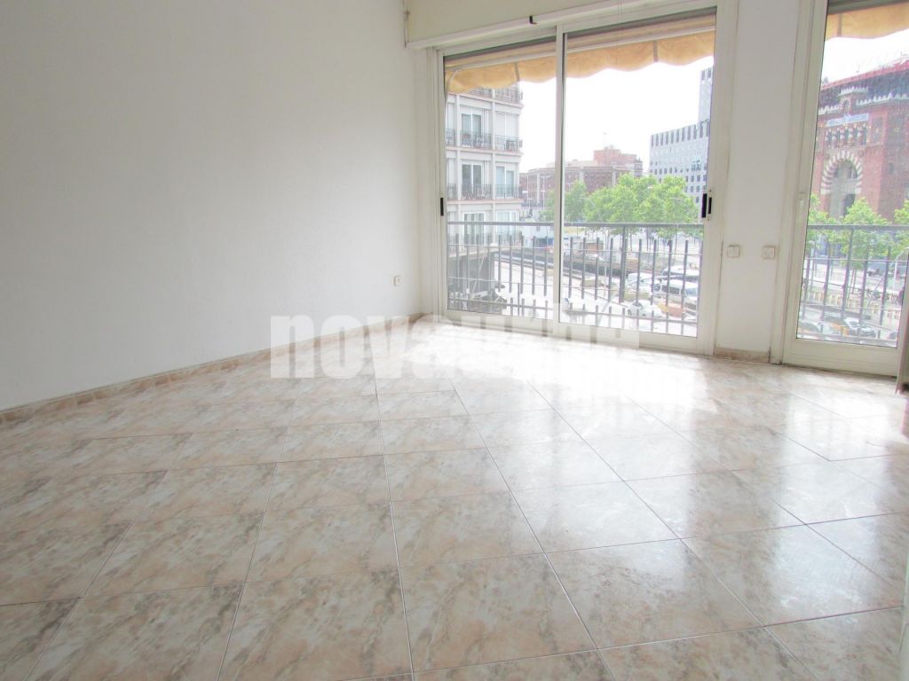103 sqm flat with terrace for sale in La Nova Esquerra de l´Eixample, Barcelona