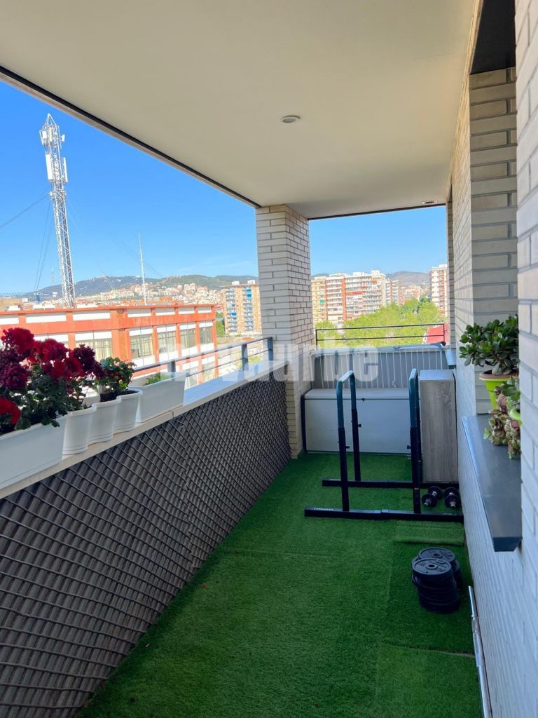 116 sqm flat with pool and terrace for sale in Provençals del Poblenou, Barcelona