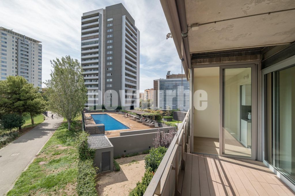 80 sqm flat with pool and terrace for sale in Diagonal Mar/Front Marítim del Poblenou, Barcelona