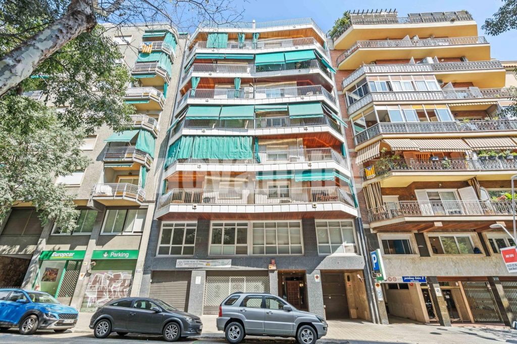 106 sqm flat with terrace for sale in La Nova Esquerra de l´Eixample, Barcelona