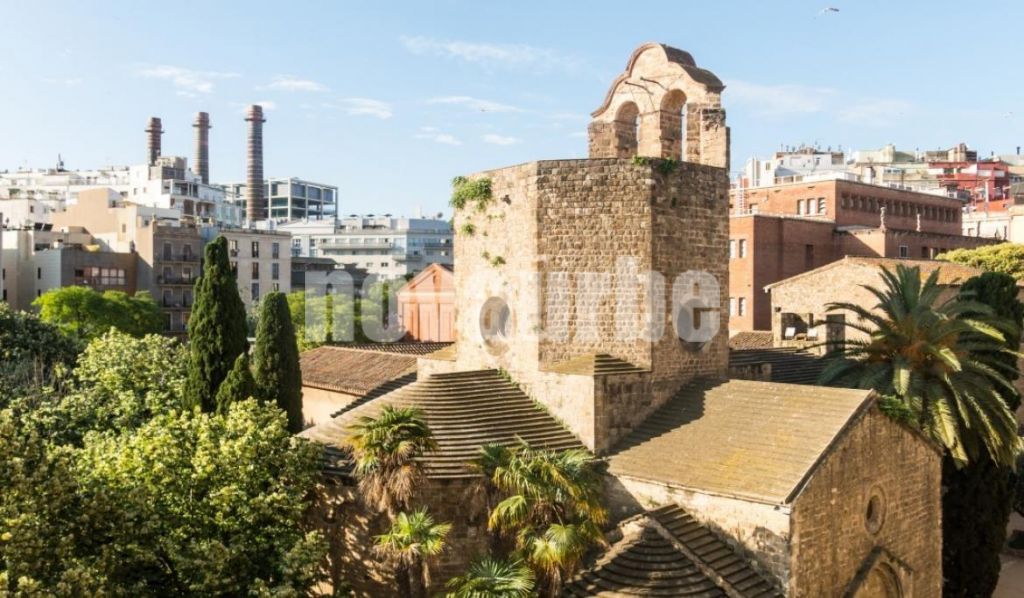 Ático Estudio Reformado en el Corazón de El Raval