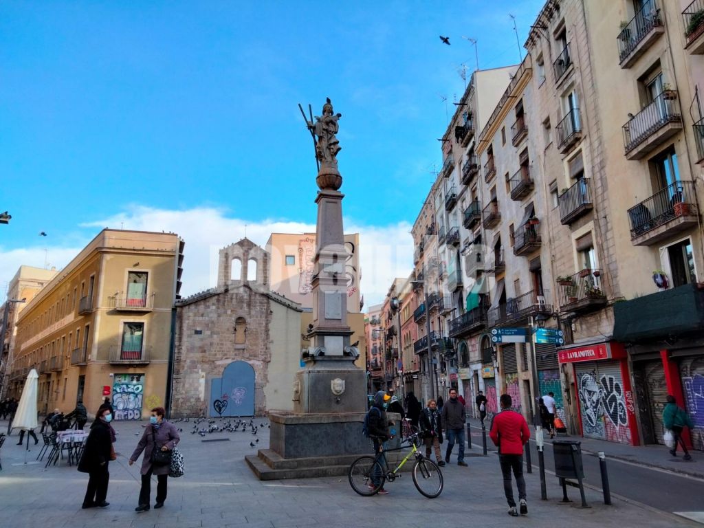 Ático Estudio Reformado en el Corazón de El Raval