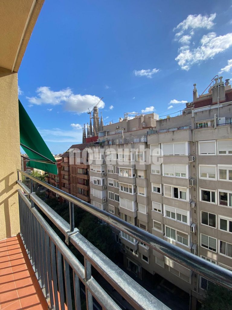 Amplio y Luminoso Piso en La Sagrada Família, Barcelona