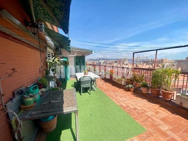 Piso de 105 m² con terraza en venta en Sant Andreu de Palomar, Barcelona