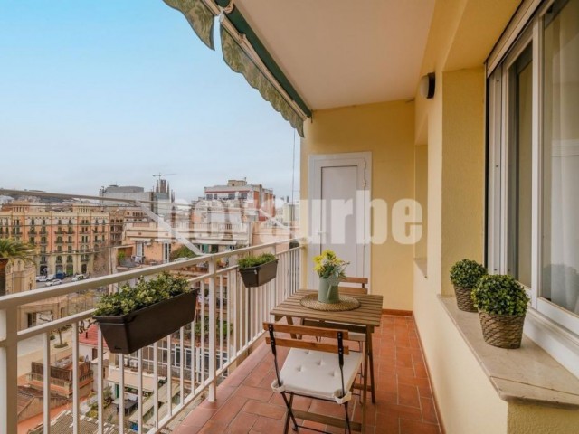 86 sqm flat with terrace for sale in Dreta de l