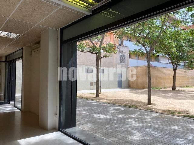 93 sqm commercial for sale in El Poblenou, Barcelona