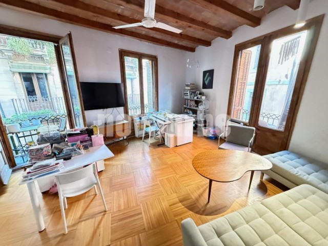 PISO EN FINCA REGIA CON 6 BALCONES