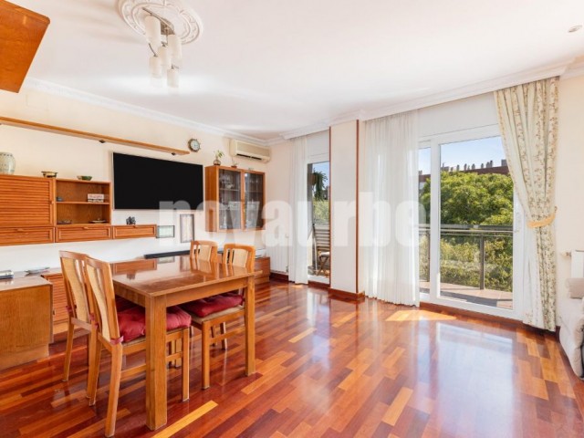 97 sqm flat with views and terrace for sale in El Poblenou, Barcelona