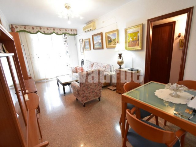 Piso con balcón y vistas despejadas en Sant Andreu