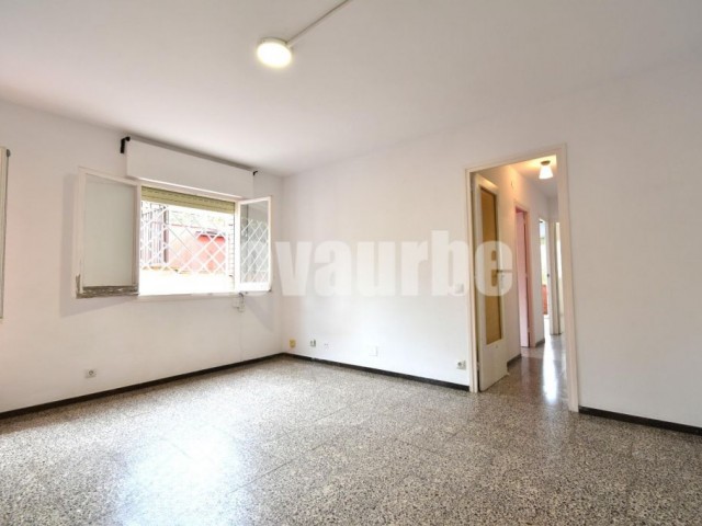 Amplio y luminoso piso con balcón en Horta