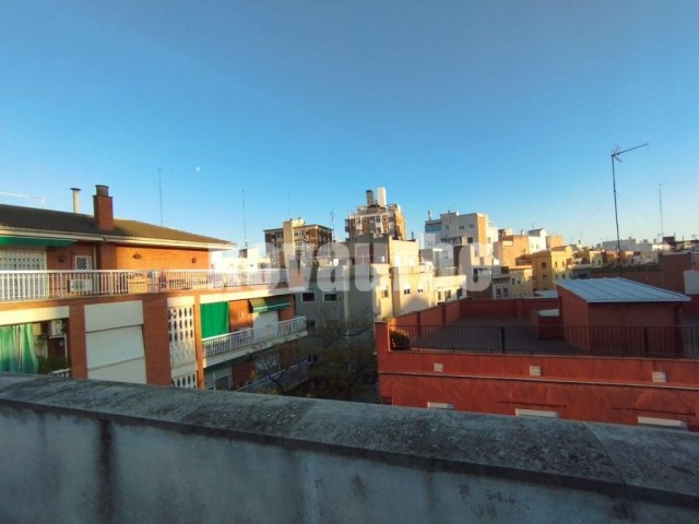 Amplio piso en El Guinardó con Terraza