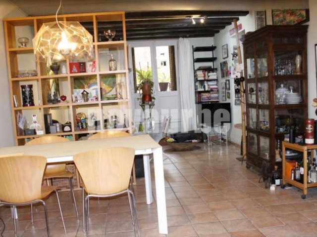Inmueble a la venta con luz natural y carácter en pleno corazón del Born