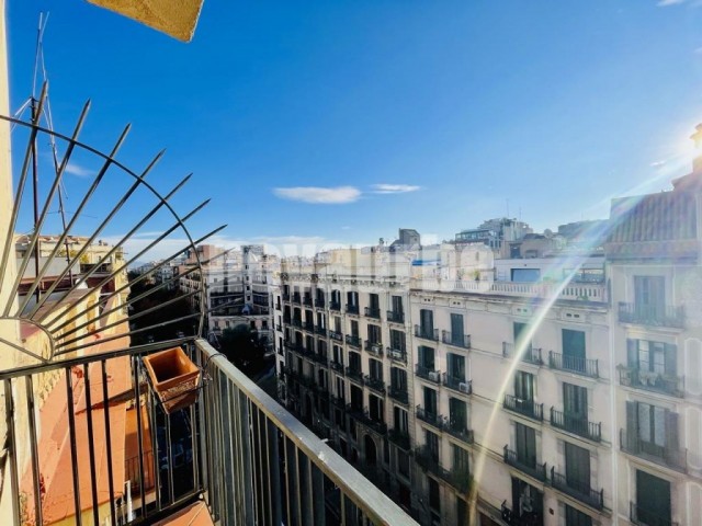 71 sqm flat with terrace for sale in Dreta de l