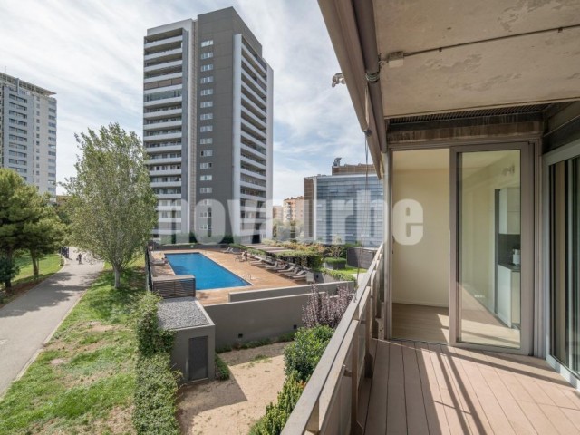 80 sqm flat with pool and terrace for sale in Diagonal Mar/Front Marítim del Poblenou, Barcelona