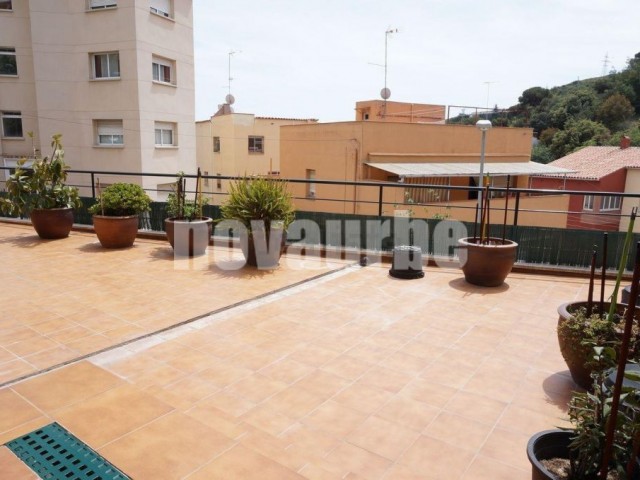 93 sqm flat with terrace for sale in La Teixonera, Barcelona