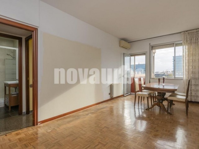 91 sqm flat with terrace for sale in El Poblenou, Barcelona