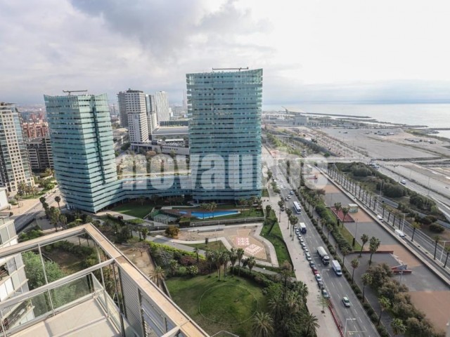Appartement de 104 m² avec piscine, vues et terrasse à louer à Diagonal Mar/Front Marítim del Poblenou, Barcelona