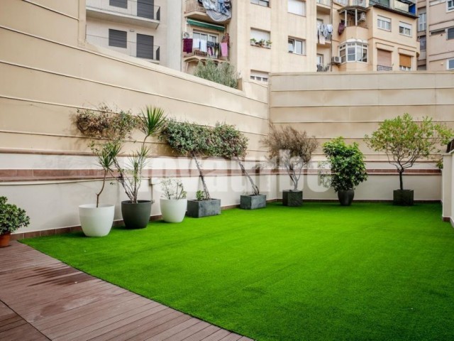 178 sqm duplex with terrace for sale in El Guinardo, Barcelona