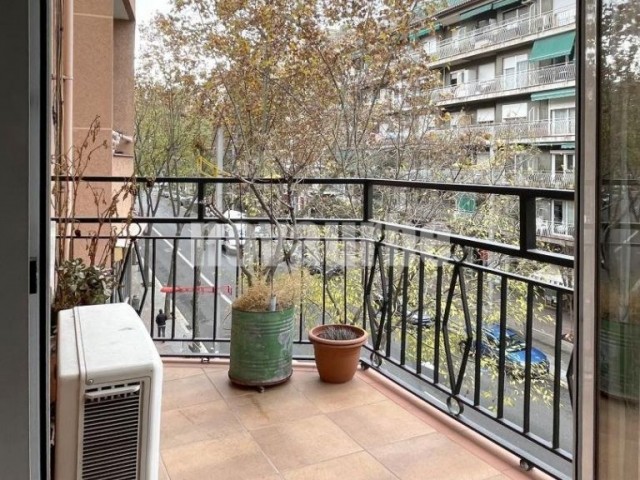 114 sqm flat for sale in Porta, Barcelona