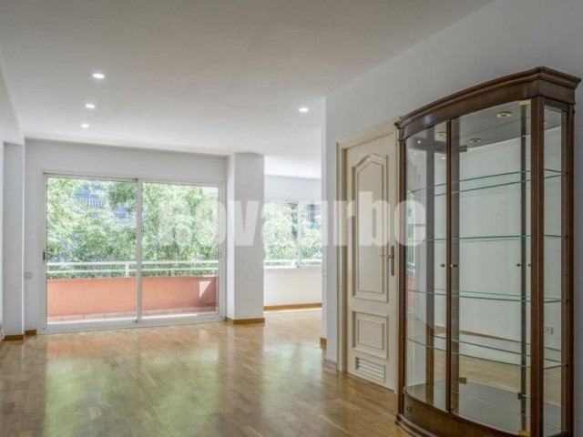 101 sqm flat with terrace for sale in Barcelona